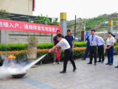 “以练筑防”花满庭二期北区消防应急演练活动
